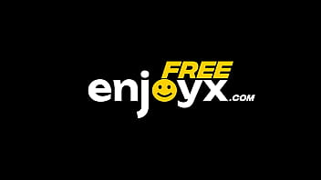 Hermanastra tetona latina aprende a hacer squirt