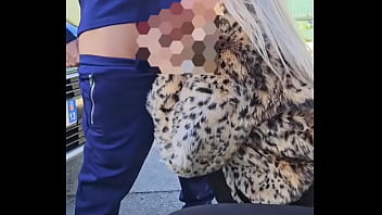 Teaser " distribution de sucettes à des inconnus"