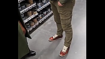 Teaser " distribution de sucettes à des inconnus"