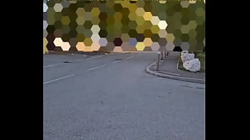 Teaser " distribution de sucettes à des inconnus"