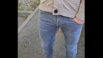 Teaser " distribution de sucettes à des inconnus"