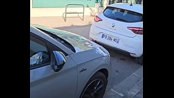 Teaser " distribution de sucettes à des inconnus"