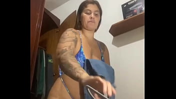 Gosto de me exibir e deixar os machos de pau duro e molhado Gosto de me exibir e deixar os machos de pau duro e molhado