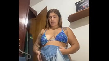 Gosto de me exibir e deixar os machos de pau duro e molhado