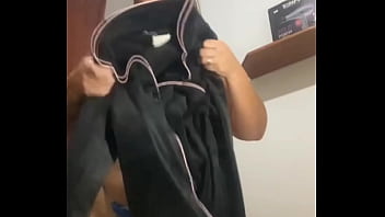 Gosto de me exibir e deixar os machos de pau duro e molhado