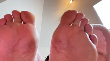 Foot slave pov worship my stinky asian feet and obey my orders carefully you loser
