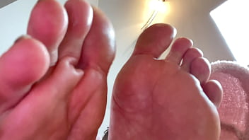 Foot slave pov worship my stinky asian feet and obey my orders carefully you loser
