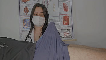 Enfermeira atende paciente com priapismo