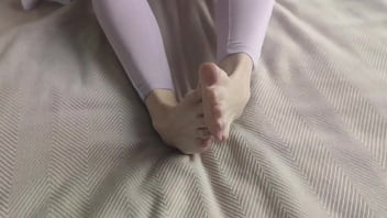 She knows how to give pleasure with her feet sockjob footjob video