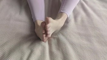 She knows how to give pleasure with her feet sockjob footjob video