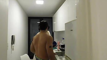 Por una tacita de aceite me quedo el culo lleno de leche