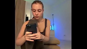 Blond With Natural Tits Streaming thumbnail