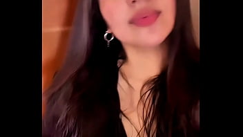 Provocativa en transparencia negra y bella