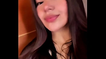 Provocativa en transparencia negra y bella