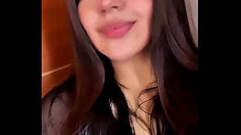 Provocativa en transparencia negra y bella