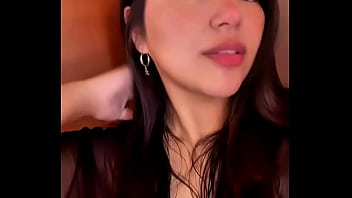 Provocativa en transparencia negra y bella