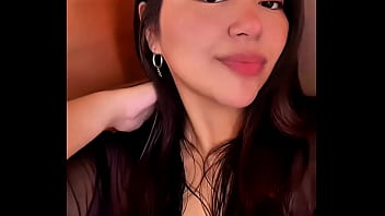 Provocativa en transparencia negra y bella