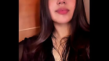 Provocativa en transparencia negra y bella