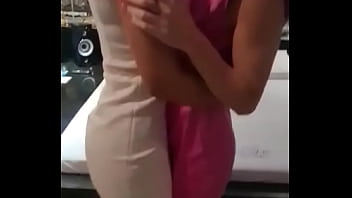 Ah safadinho e vocês querem me ver em cena lésbica com essa morena cavala deliciosa toma aqui uma previazi