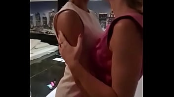 Ah safadinho e vocês querem me ver em cena lésbica com essa morena cavala deliciosa toma aqui uma previazi