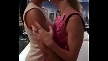 Ah safadinho e vocês querem me ver em cena lésbica com essa morena cavala deliciosa toma aqui uma previazi