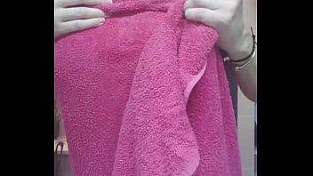 Je sort de la douche mes coquins qui me prépare un café svp