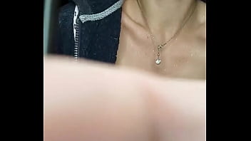 Petite pause pour sucer dans les champs