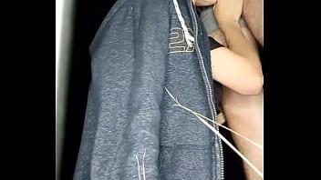 Petite pause pour sucer dans les champs