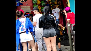 Mulher Goatosa Com Short Curto thumbnail