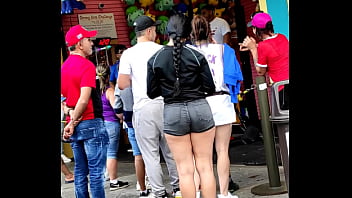 Mulher Goatosa Com Short Curto thumbnail