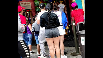 Mulher Goatosa Com Short Curto thumbnail