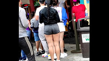 Mulher Goatosa Com Short Curto thumbnail