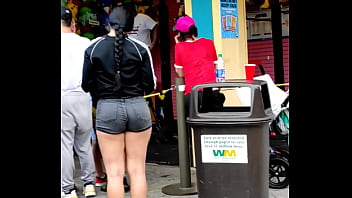 Mulher Goatosa Com Short Curto thumbnail