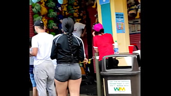 Mulher Goatosa Com Short Curto thumbnail