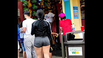 Mulher Goatosa Com Short Curto thumbnail