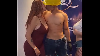 Estaba trabajando en la obra y me encontré con andreacastro1x y anaithomson será que necesitan que les destape