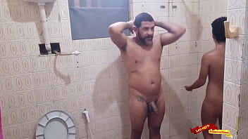 Ele pos o punho na minha bunda e pos um big plug no meu cu