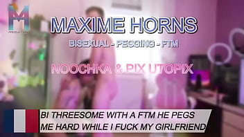 Elle Me Surprend Pendant Que Je Me Fais Démonter Par Pixutopix Avec Son énorme Gode Mais Au Lieu De S’énerver thumbnail