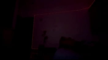 Hermanastro descubre que su hermanastra es stripper