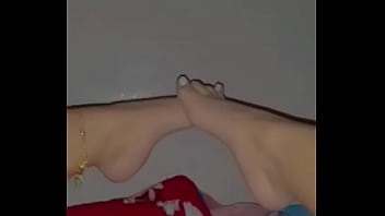 Tocando mi conchita estrecha