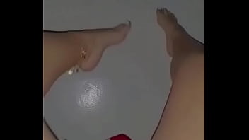 Tocando mi conchita estrecha