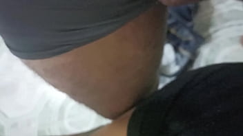 Gordita putona me mamá la verga mientras se masturba con una verdura