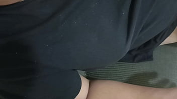 Gordita putona me mamá la verga mientras se masturba con una verdura