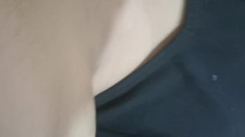 Gordita putona me mamá la verga mientras se masturba con una verdura