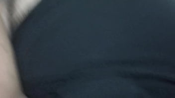 Gordita putona me mamá la verga mientras se masturba con una verdura