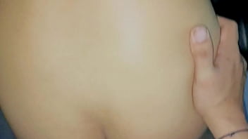 Le ofrece dinero a una pequeña latina para entregará su culito virgen casi le termino dentro