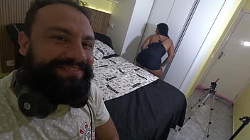 Exibicionismo virtual que paga bem casal faz show no celular e ganha com putaria ao vivo