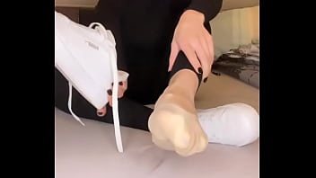Hello can you smell my stinky nylons #smelly #smellynylon #nylon #pedsocks #nylonfetısh #fetish #feet #socks #soc