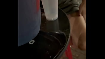 Exibição e pirocada dentro do carro com fã Exibição e pirocada dentro do carro com fã