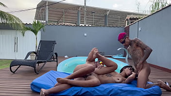 Contratamos uma gostosa para fazer ginástica para nós dois e acabou rolando uma putaria só espero não aparecer em uma página pornô no google